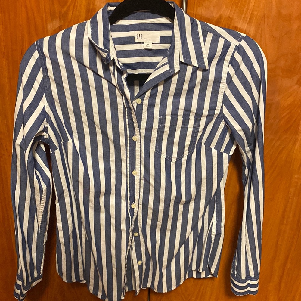 Gap button down shirt